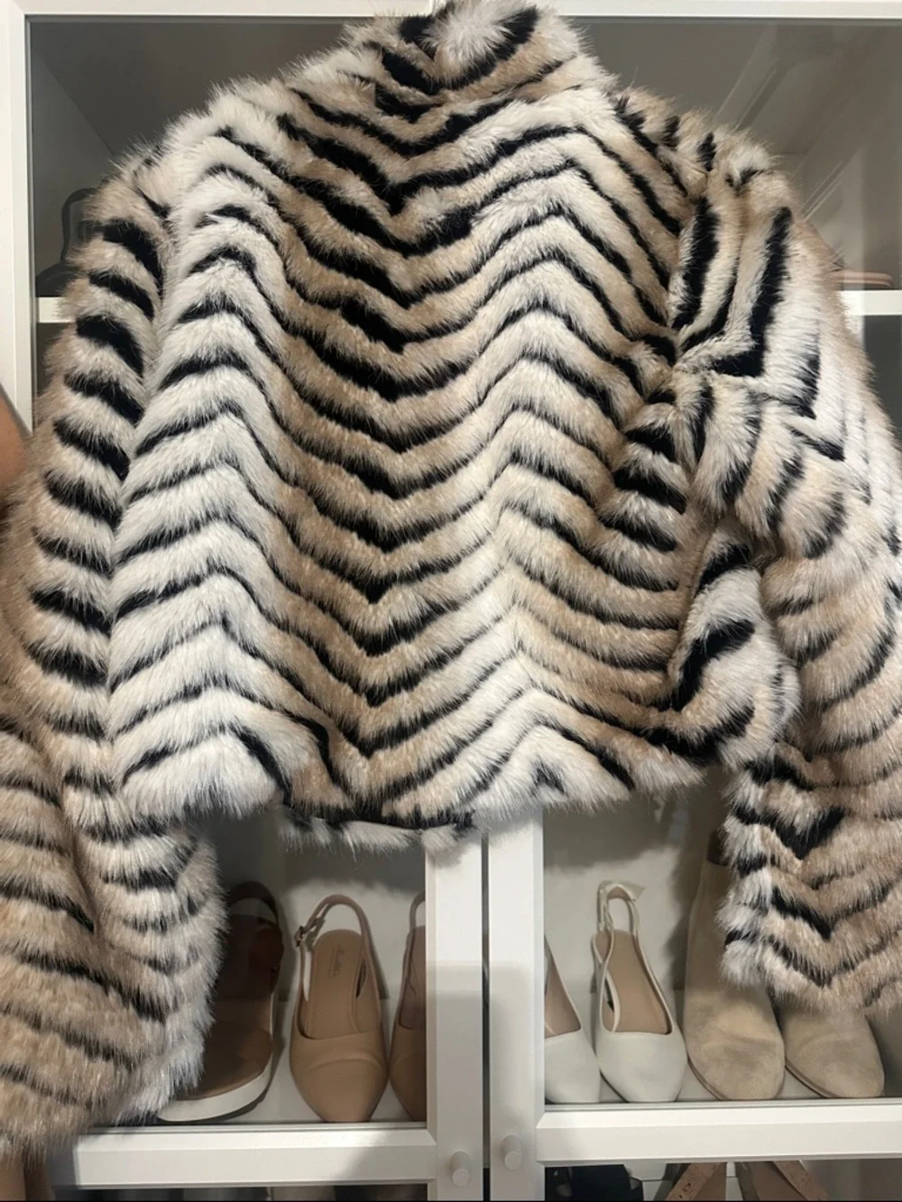Azalea Wang Striped Faux Fur Cropped Jacket - Black White & Beige XL - Picture 4 of 4